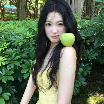 霓虹灯下的圣教士